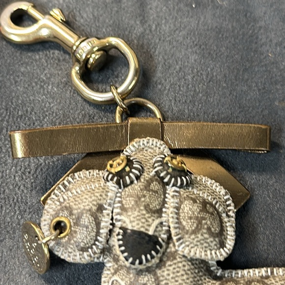 Signed GUCCI Dachshund Keychain Gold Tone New - Picture 2 of 6